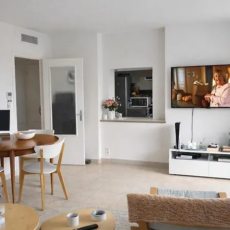 Quiet With Balcony And Sea View Apartamento *