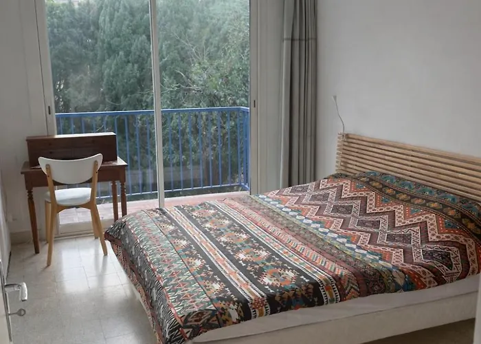 Quiet With Balcony And Sea View Antibes