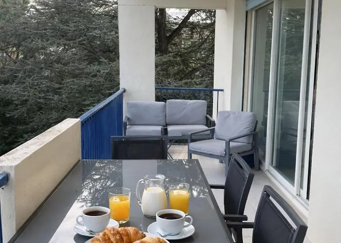 Quiet With Balcony And Sea View Antibes